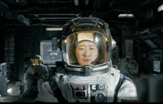 包含《满江红》大战《流浪地球2》的词条