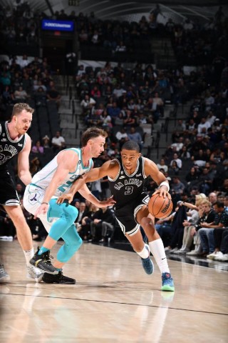 黑白直播nba免费观看下载篮球(黑白直播nba *** )