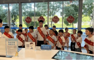 上课、答题、点钞，这堂金融课让孩子们变身“小小银行家”