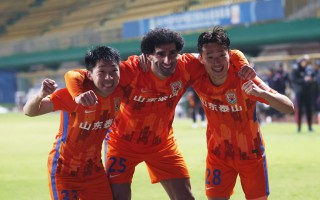 山东泰山中超夺冠(山东泰山中超夺冠捧杯)