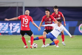 山东泰山中超夺冠(山东泰山中超夺冠捧杯)