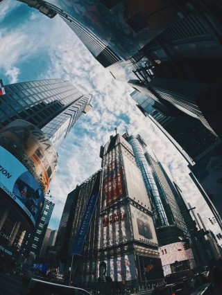 如何计算走廊的建筑面积？这些计算 *** 对房产评估有何影响？