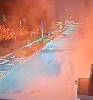 快讯！外媒：两枚照明弹落入内塔尼亚胡住所院子里，3名嫌疑人被捕