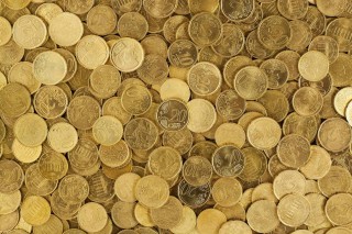如何比较各大金店的黄金价值？这些价值差异如何影响购买决策？
