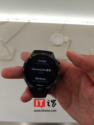 消息称华为 HarmonyOS 将推 4.4 版本，问界汽车超级桌面 2.0 功能已支持鸿蒙 4.3.X 及以上系统手机