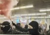加拿大蒙特利尔爆发骚乱， *** 者与警察爆发冲突，特鲁多谴责：令人震惊！